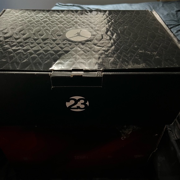 Collection issues J’s - Picture 2 of 3